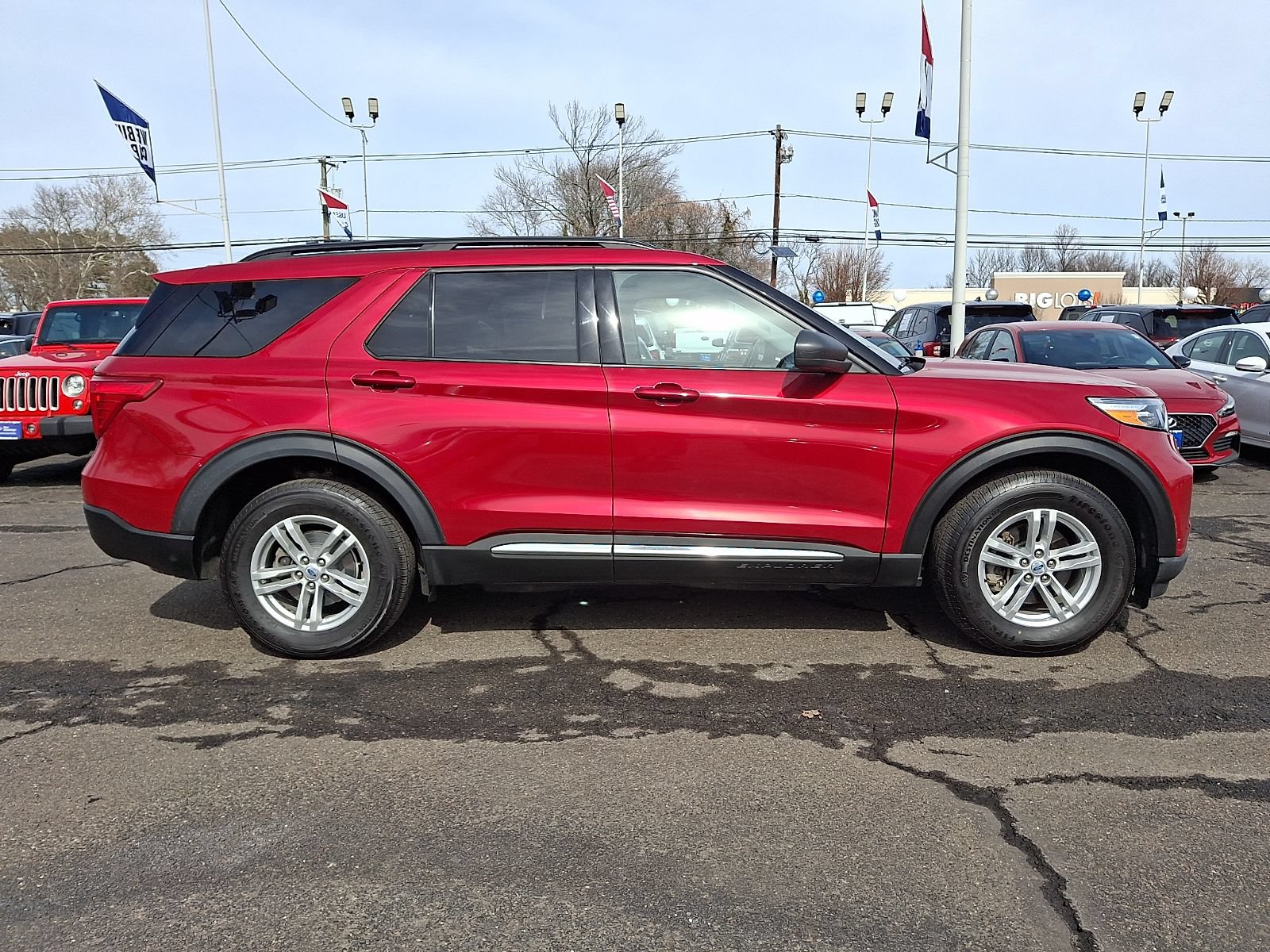 Certified 2022 Ford Explorer XLT w/ Equipment Group 202A AWD/4WD image 7