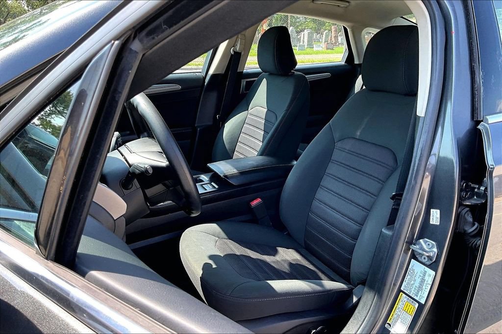 Certified 2020 Ford Fusion SE FWD image 23
