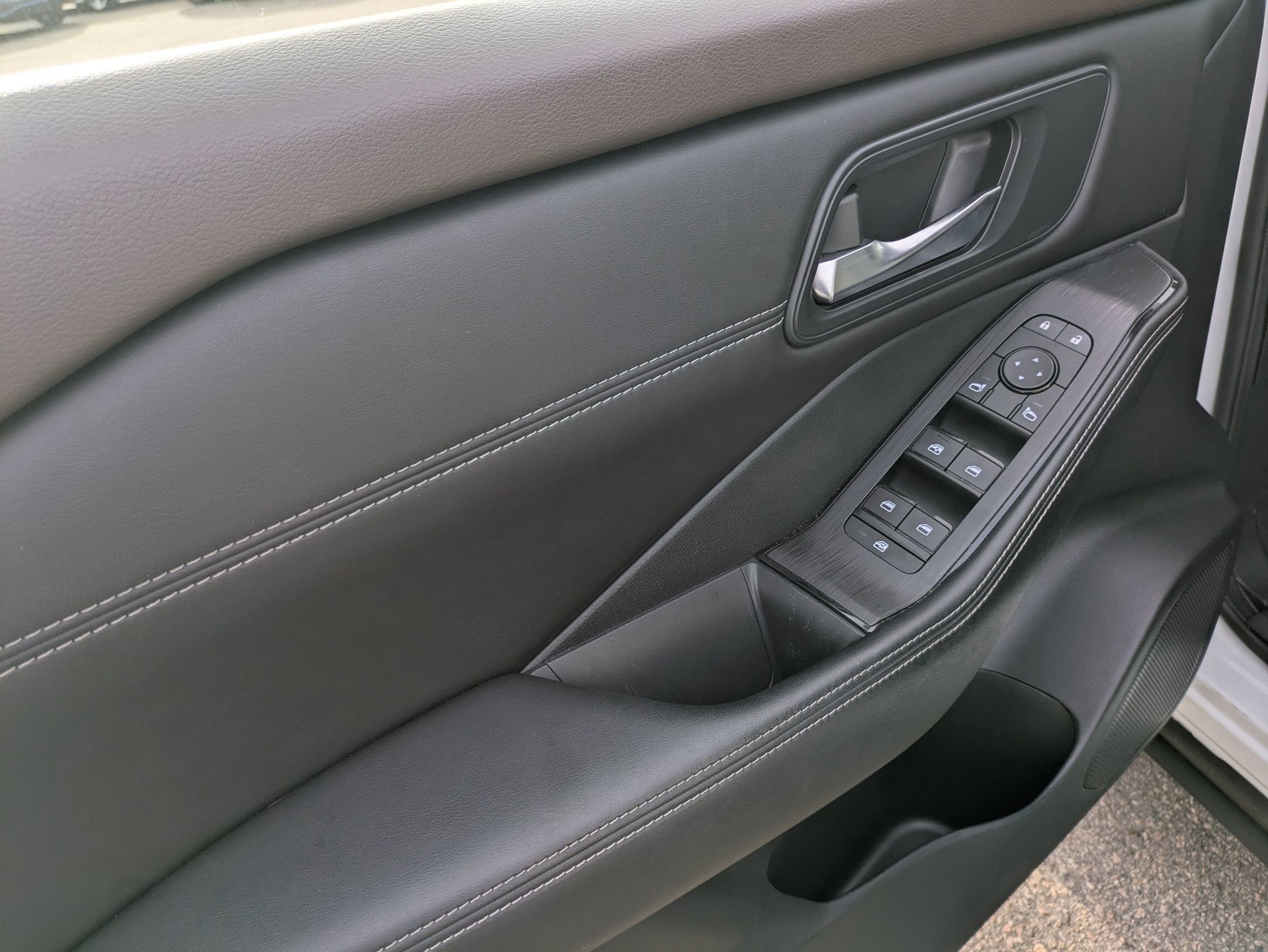 Used 2022 Nissan Rogue SV w/ SV Premium Package image 13