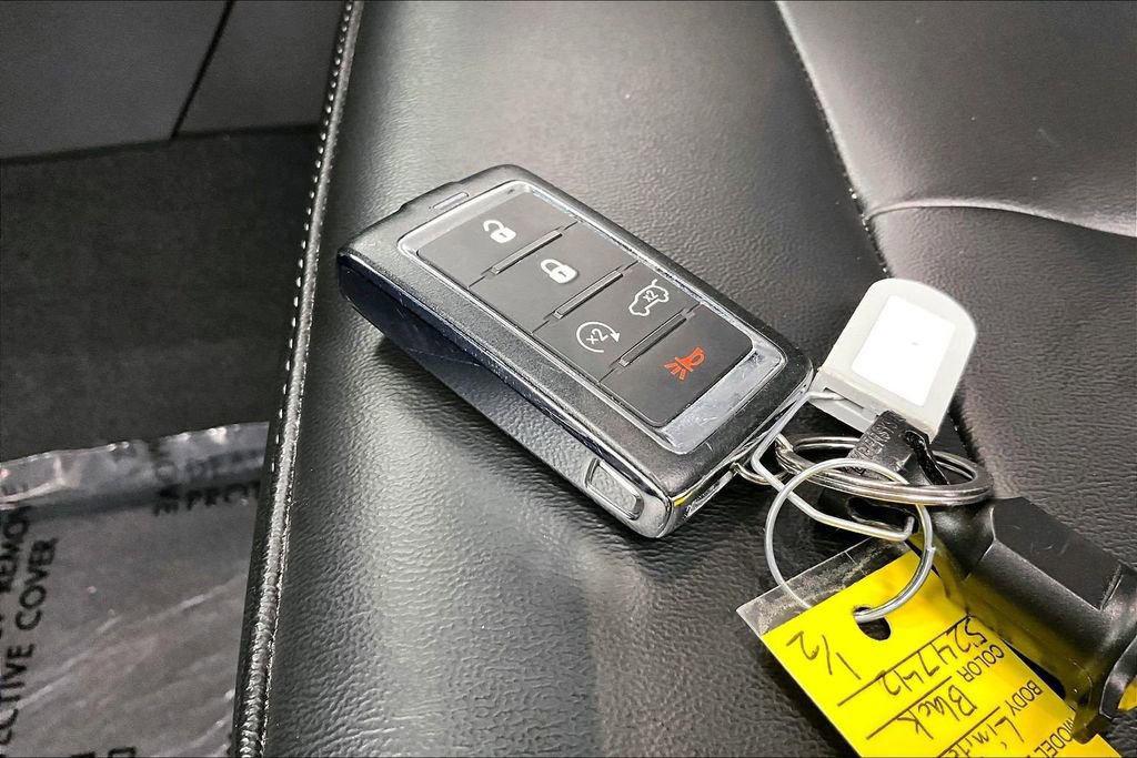 Used 2023 Jeep Grand Cherokee Limited w/ Trailer Tow Prep Group (B) AWD/4WD image 11