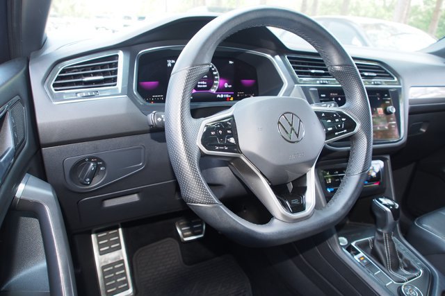 Used 2022 Volkswagen Tiguan SE R-Line AWD/4WD image 19