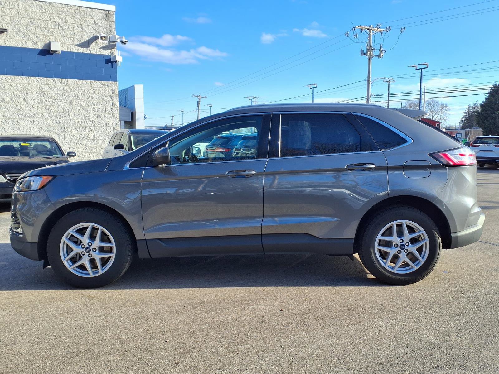 Certified 2022 Ford Edge SEL w/ Convenience Package image 2