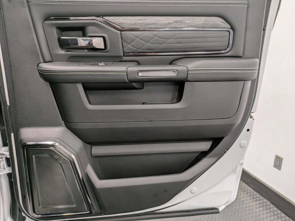 Used 2025 RAM 3500 Limited image 29