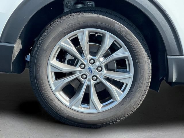 Certified 2023 Ford Explorer XLT w/ Equipment Group 202A AWD/4WD image 9