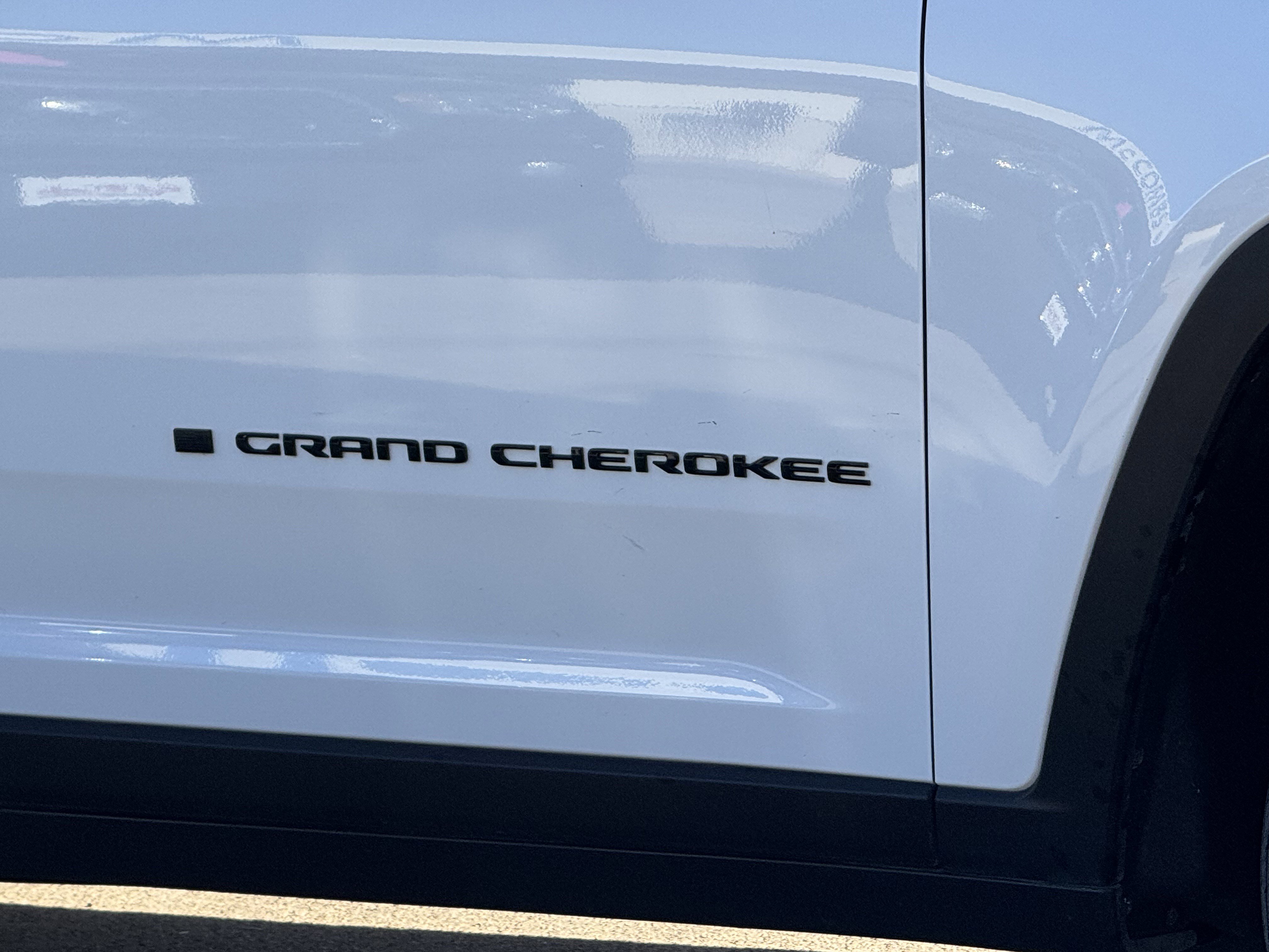Used 2024 Jeep Grand Cherokee L Altitude image 4