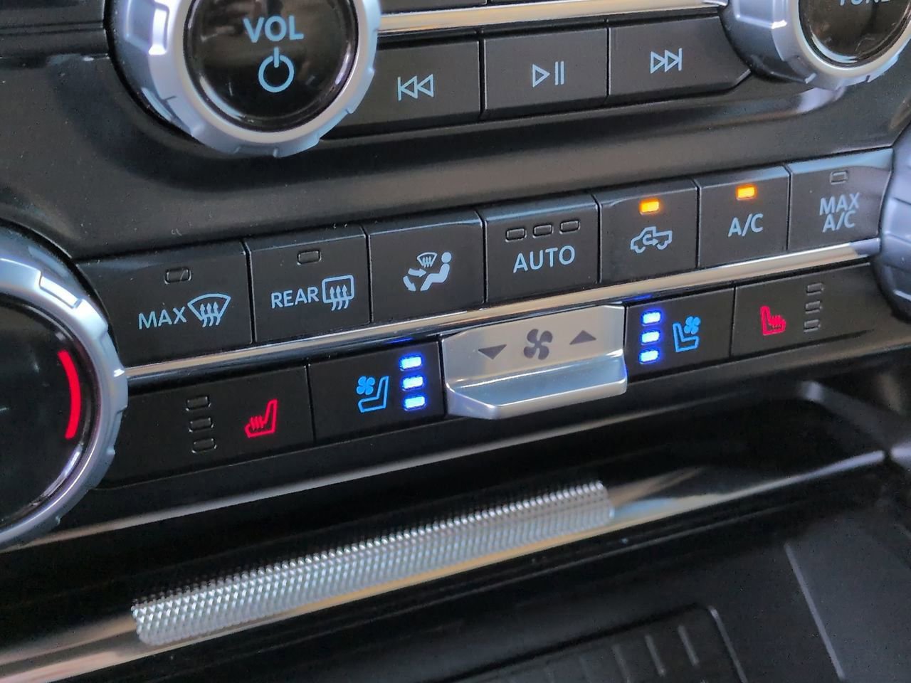 Certified 2023 Ford F150 Lariat w/ Equipment Group 502A High image 22