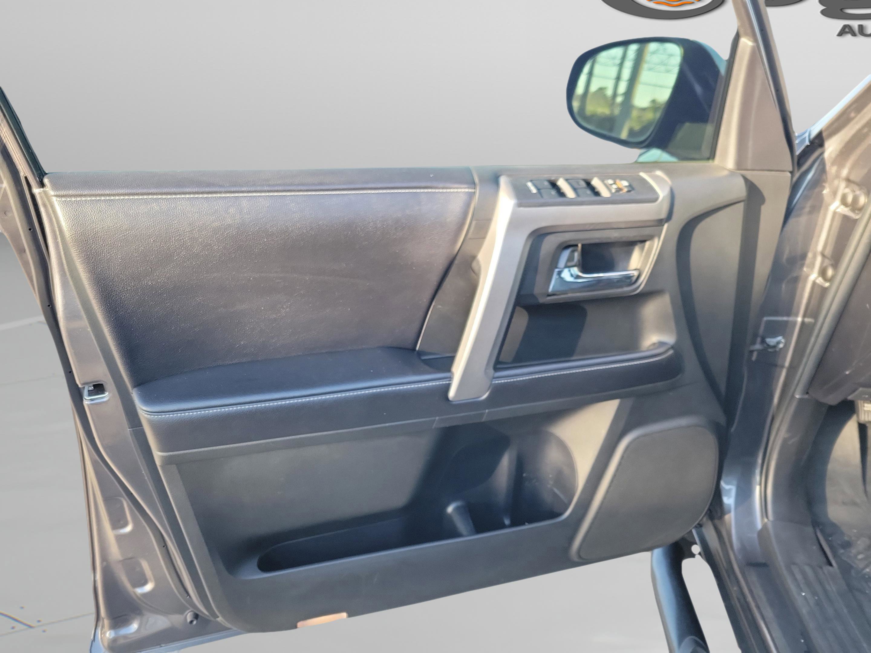 Used 2017 Toyota 4Runner SR5 Premium image 6