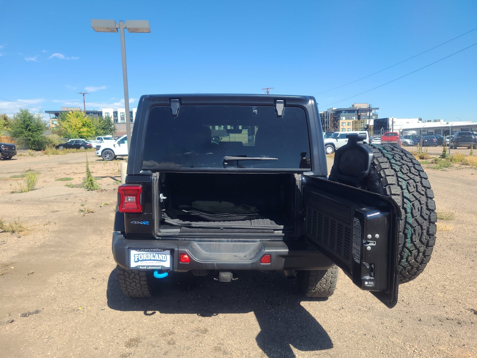 Used 2023 Jeep Wrangler Unlimited Rubicon 4xe w/ Steel Bumper Group AWD/4WD image 32