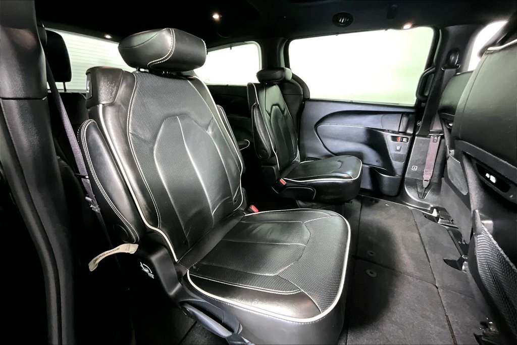 Used 2025 Chrysler Pacifica Limited FWD image 27