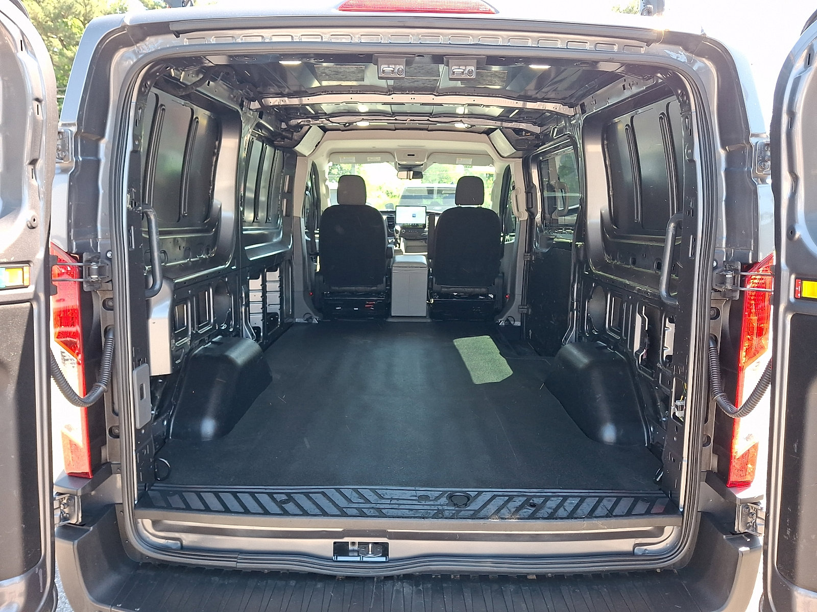 Certified 2023 Ford Transit 250 Low Roof AWD image 31