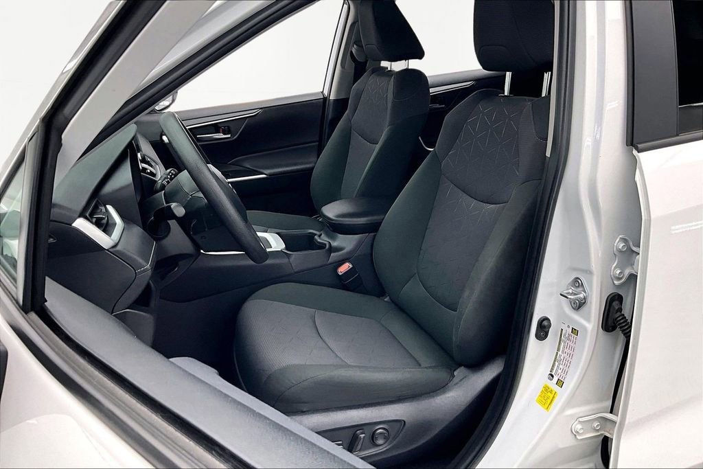 Used 2025 Toyota RAV4 XLE AWD/4WD image 25