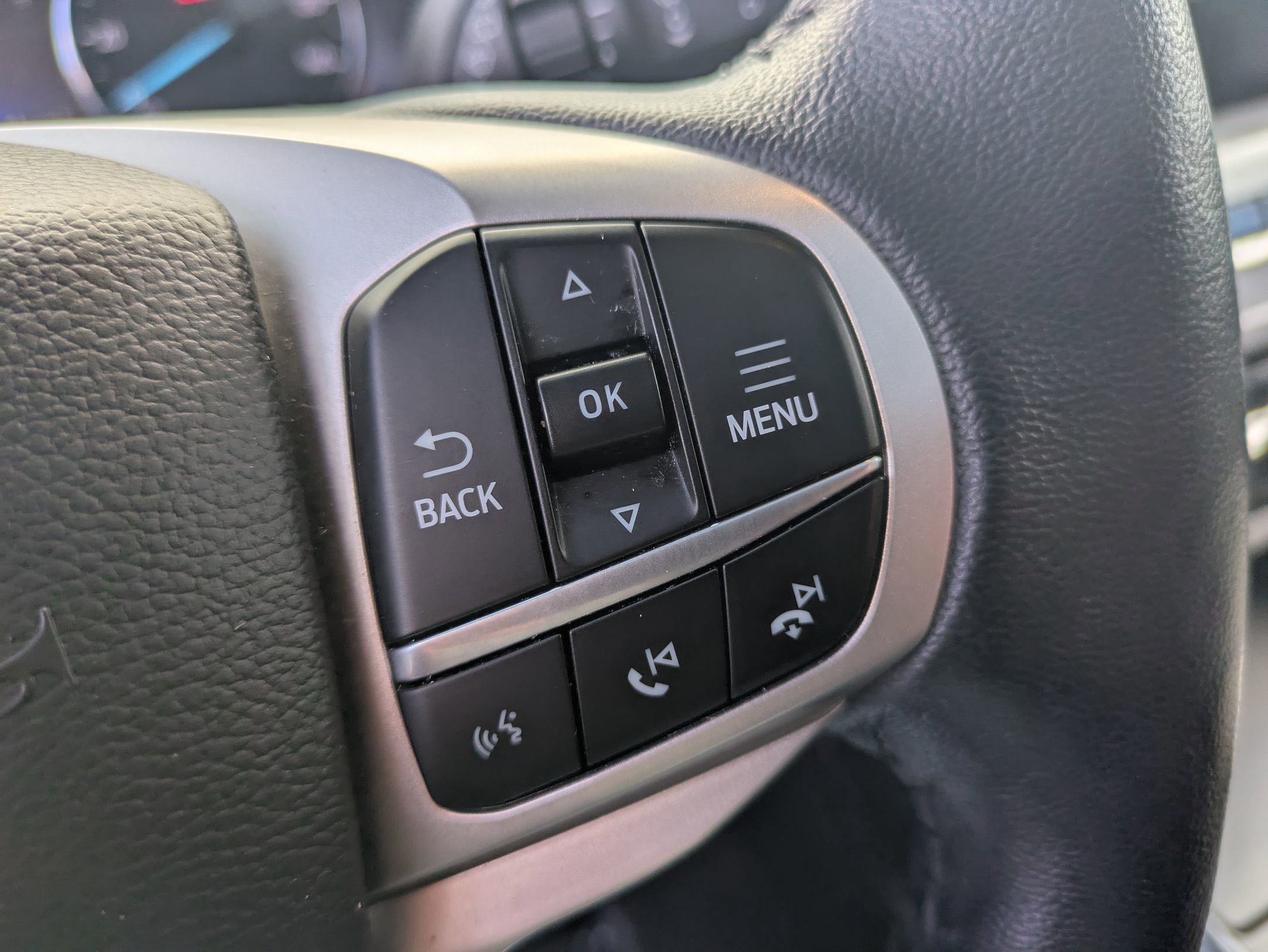 Certified 2022 Ford Explorer XLT w/ Equipment Group 202A image 17