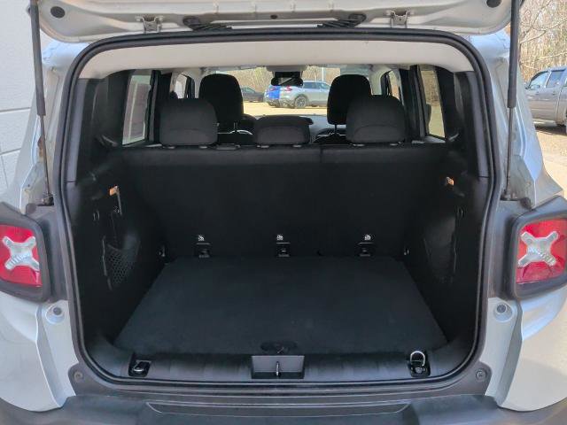 Used 2017 Jeep Renegade Latitude image 10