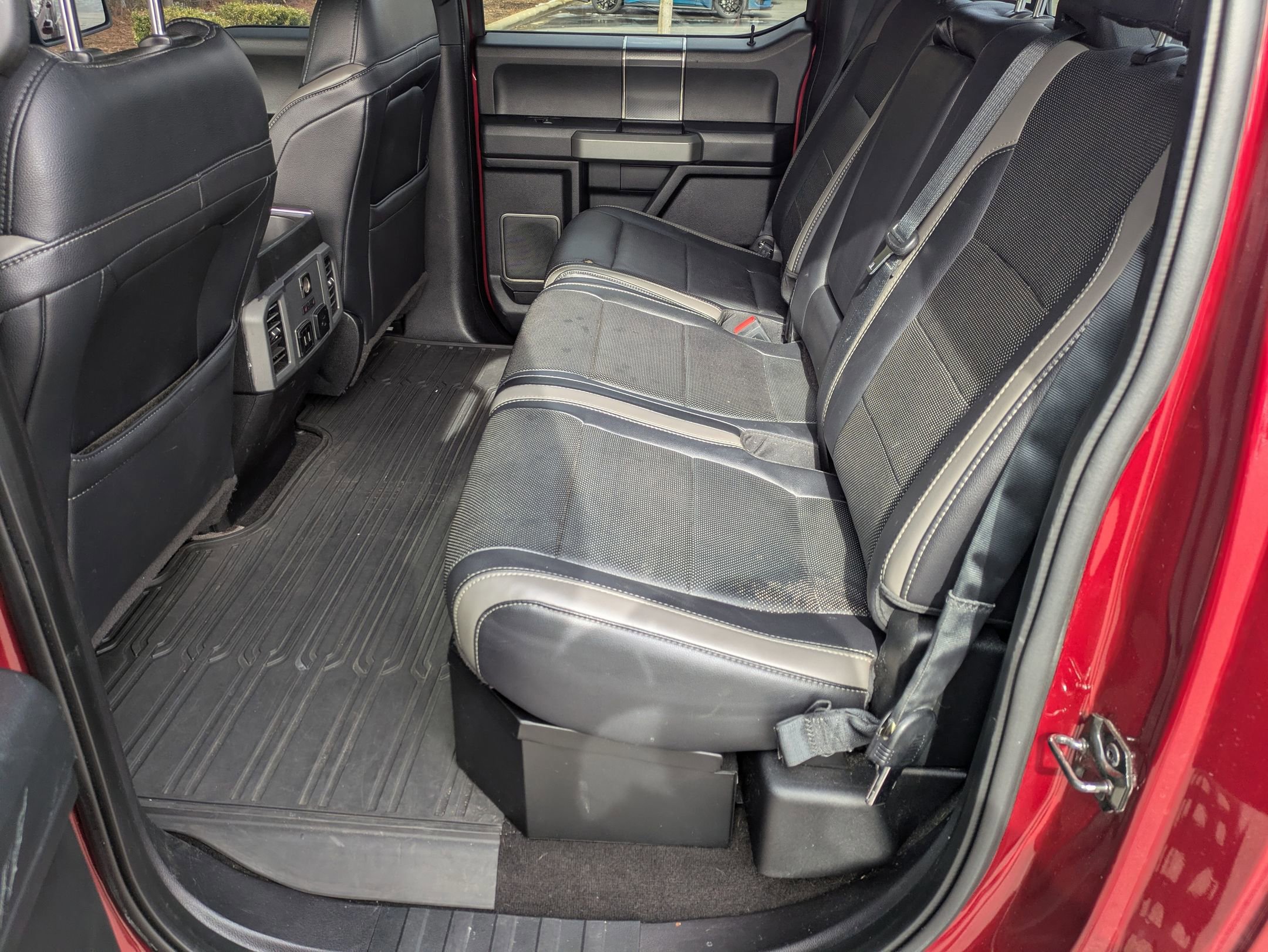 Certified 2018 Ford F150 Raptor w/ Equipment Group 802A Luxury image 33