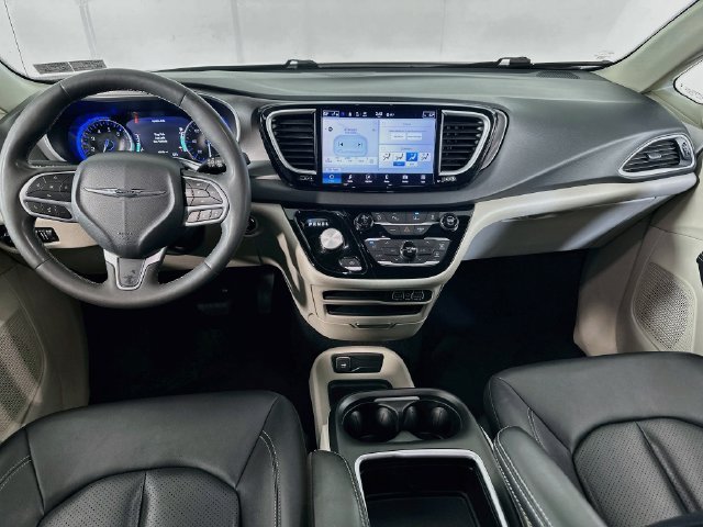 Used 2024 Chrysler Pacifica Touring-L FWD image 19