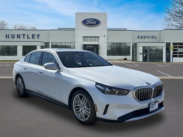Used 2024 BMW 530i xDrive AWD/4WD image 2