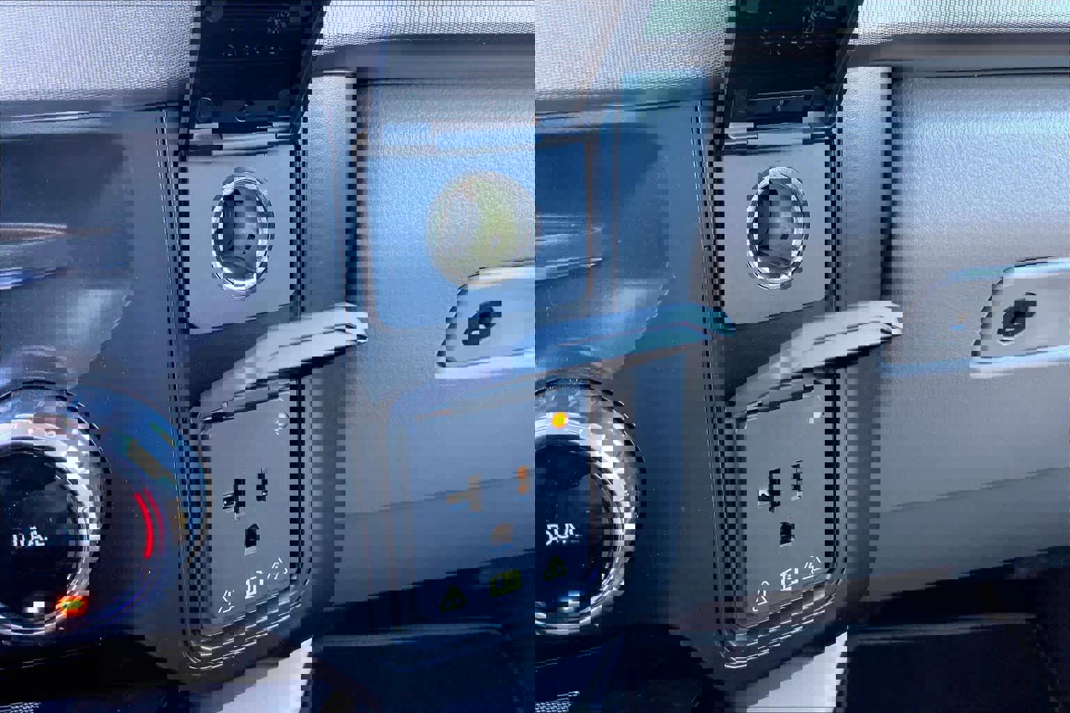 Certified 2025 Ford F350 Platinum w/ Platinum Plus Package image 32