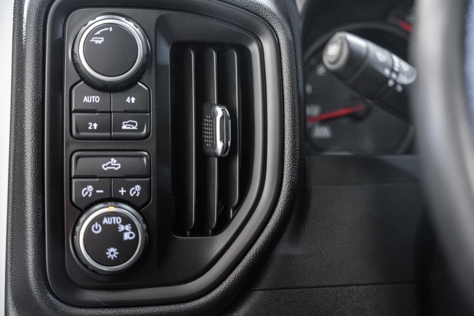Used 2023 Chevrolet Silverado 1500 Custom AWD/4WD image 41