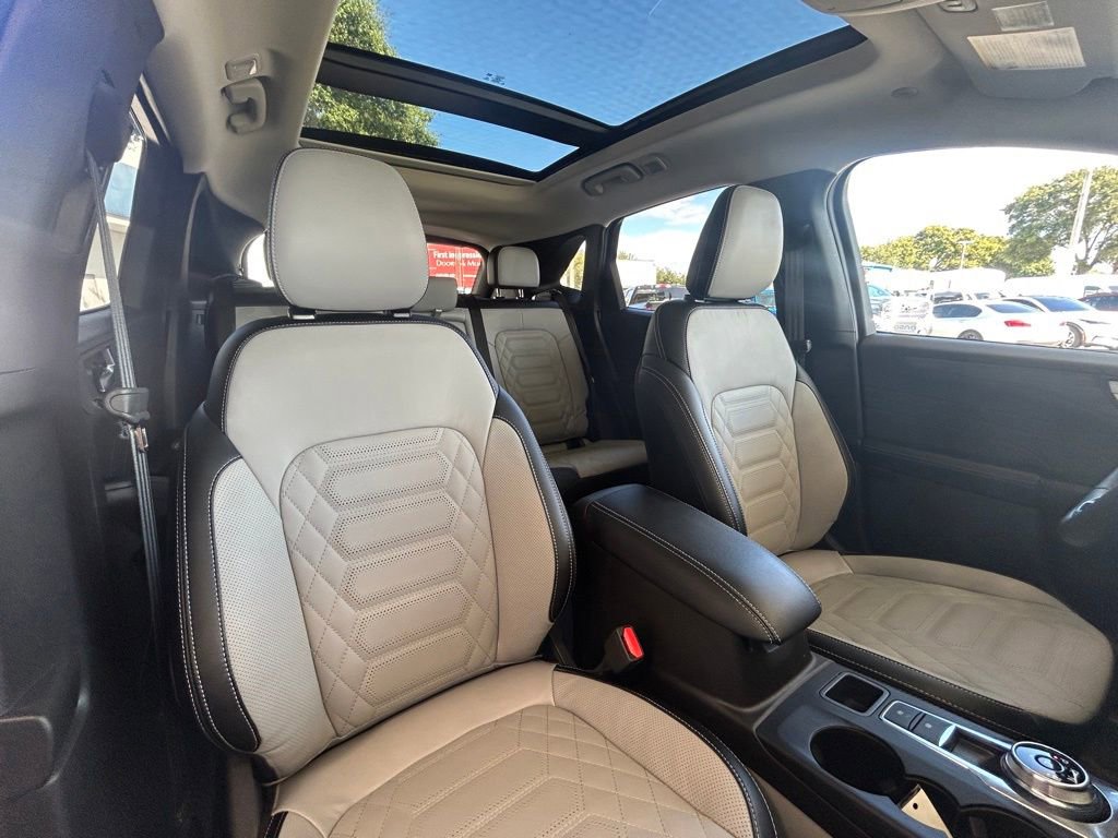 Certified 2024 Ford Escape SE w/ PHEV Premium Package FWD image 31