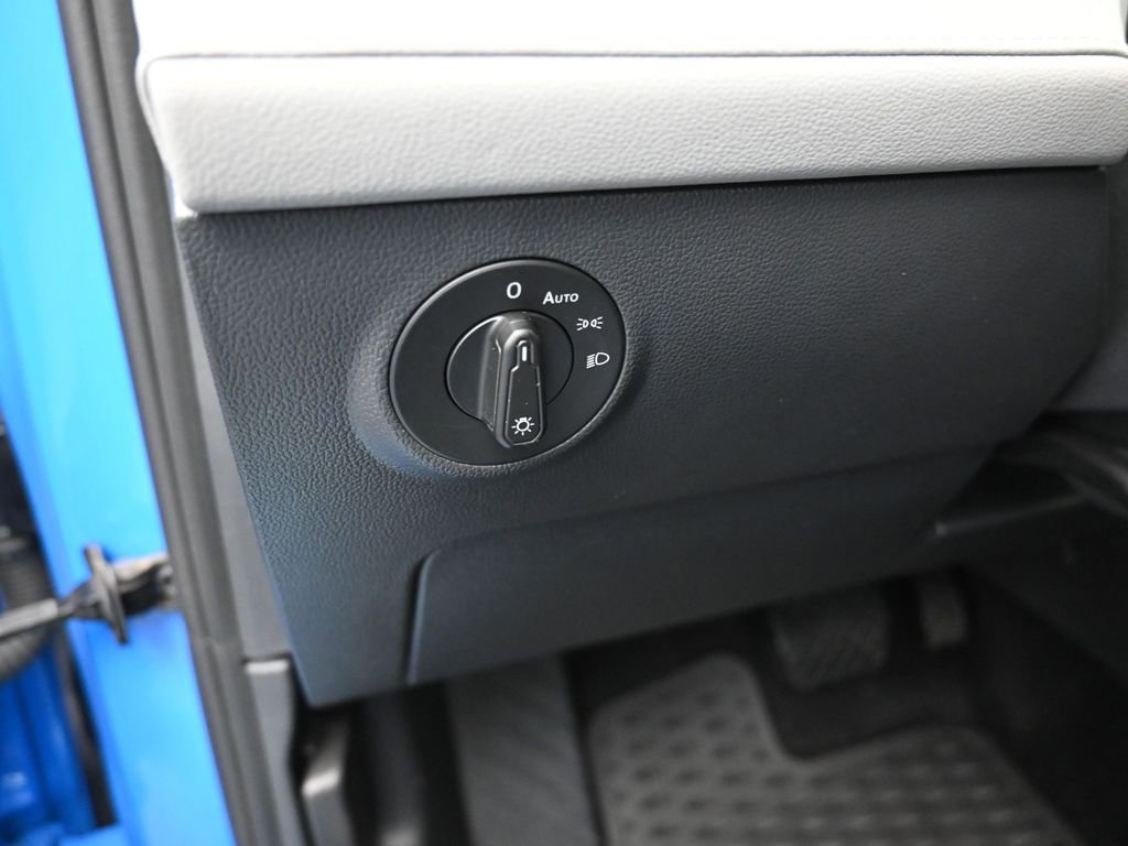 Used 2024 Volkswagen Taos SE w/ Panoramic Sunroof Package image 13