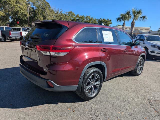 Used 2017 Toyota Highlander LE image 5