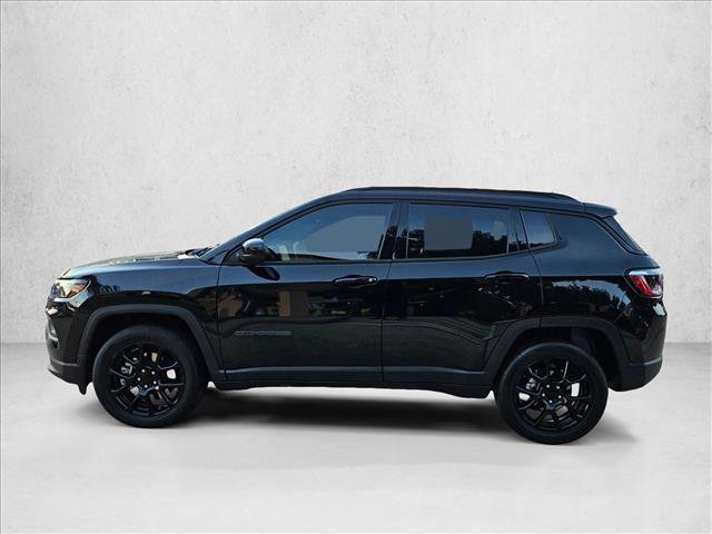 Used 2024 Jeep Compass Latitude w/ Convenience Group AWD/4WD image 9