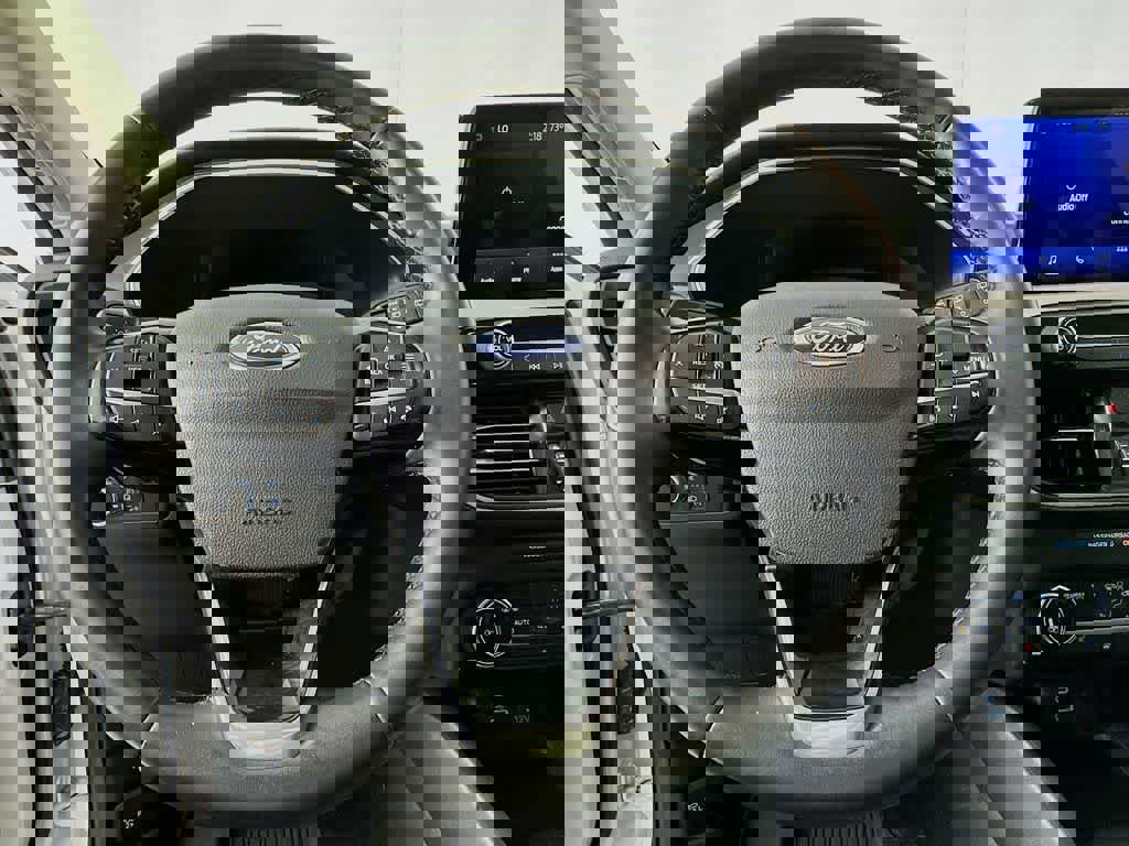 Certified 2022 Ford Escape SE w/ Cold Weather Package image 18