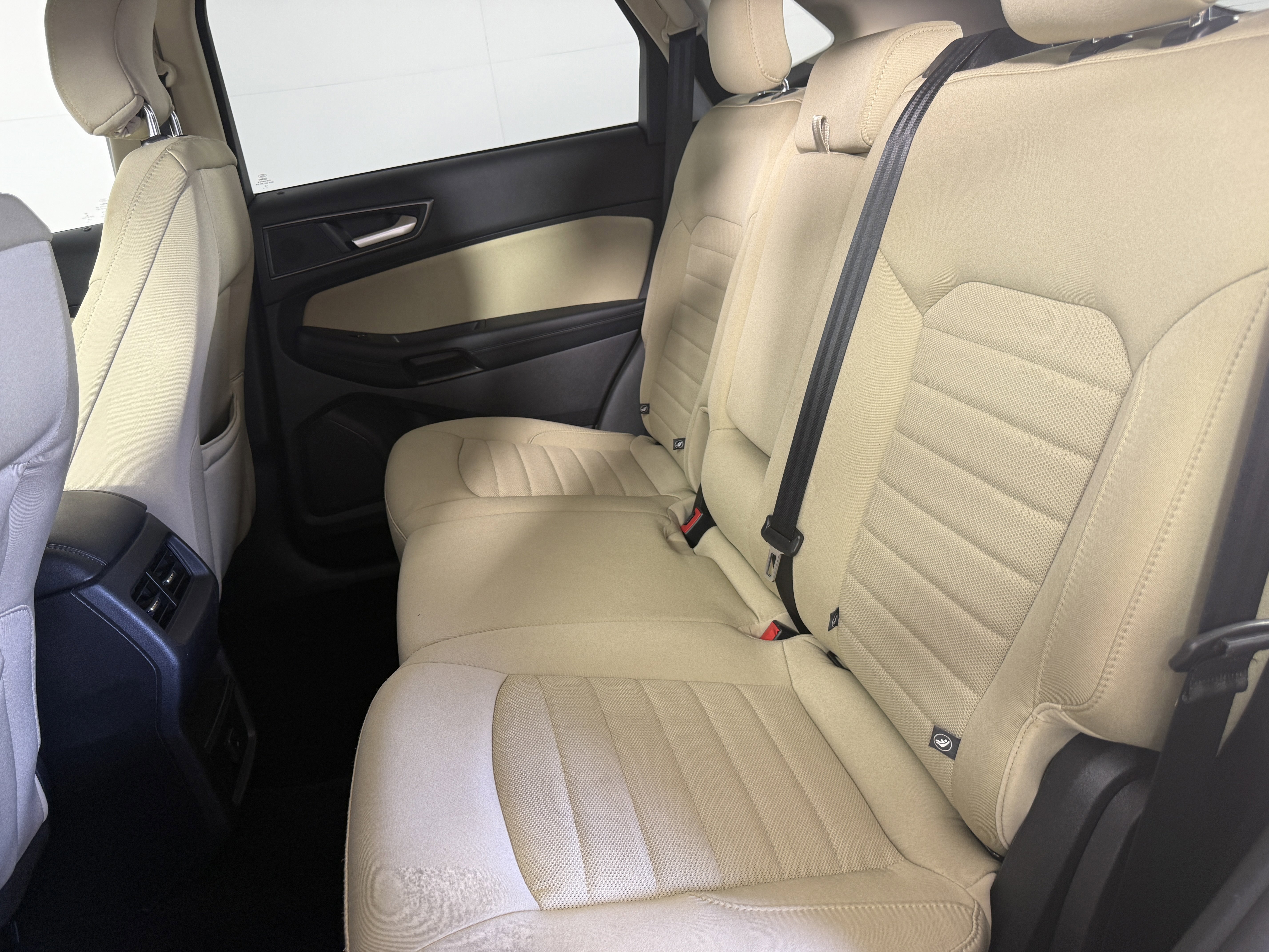 Certified 2018 Ford Edge SE image 14