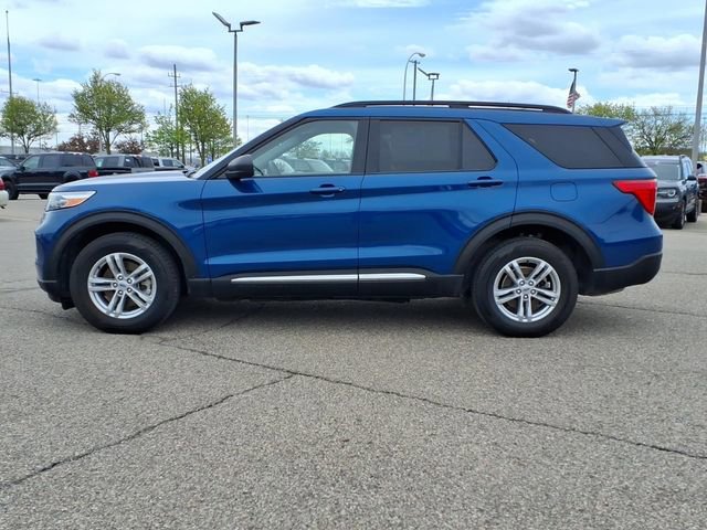 Certified 2023 Ford Explorer XLT w/ Equipment Group 202A AWD/4WD image 4