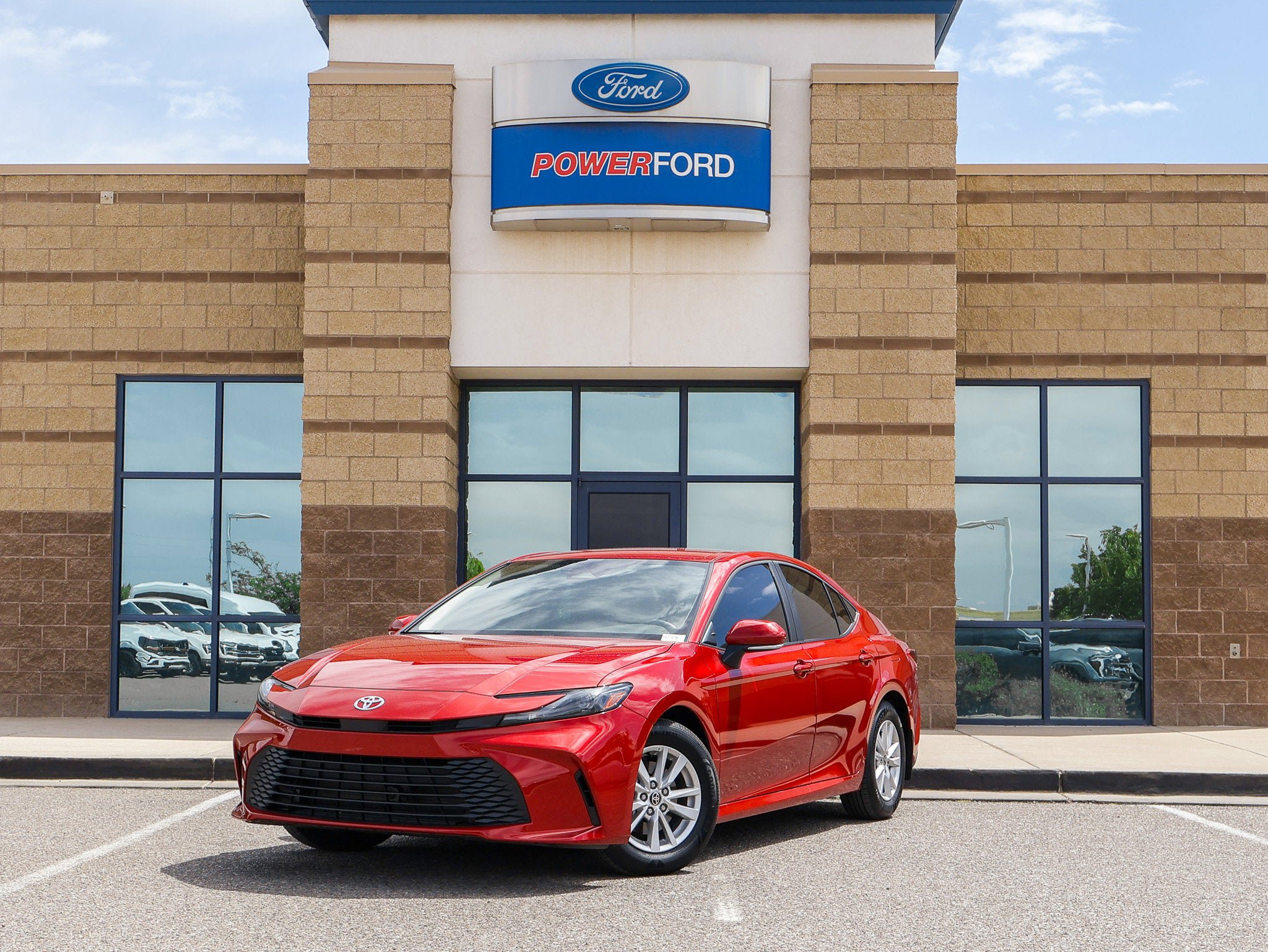 Used 2025 Toyota Camry LE FWD image 2