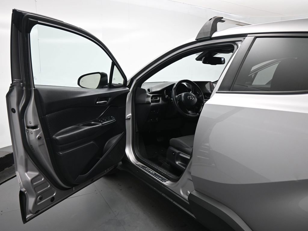 Used 2018 Toyota C-HR XLE image 9