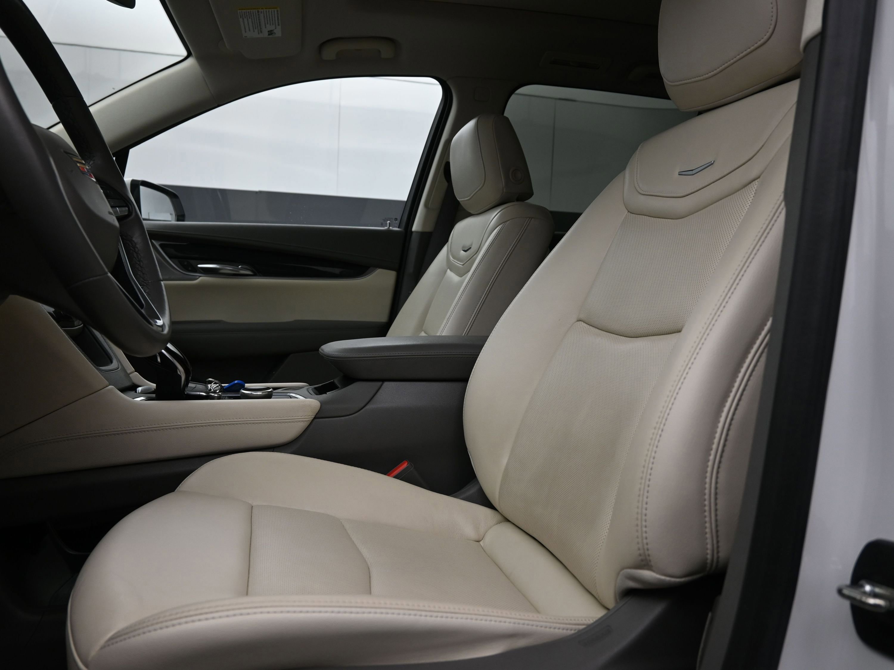 Used 2023 Cadillac XT6 Premium Luxury image 37