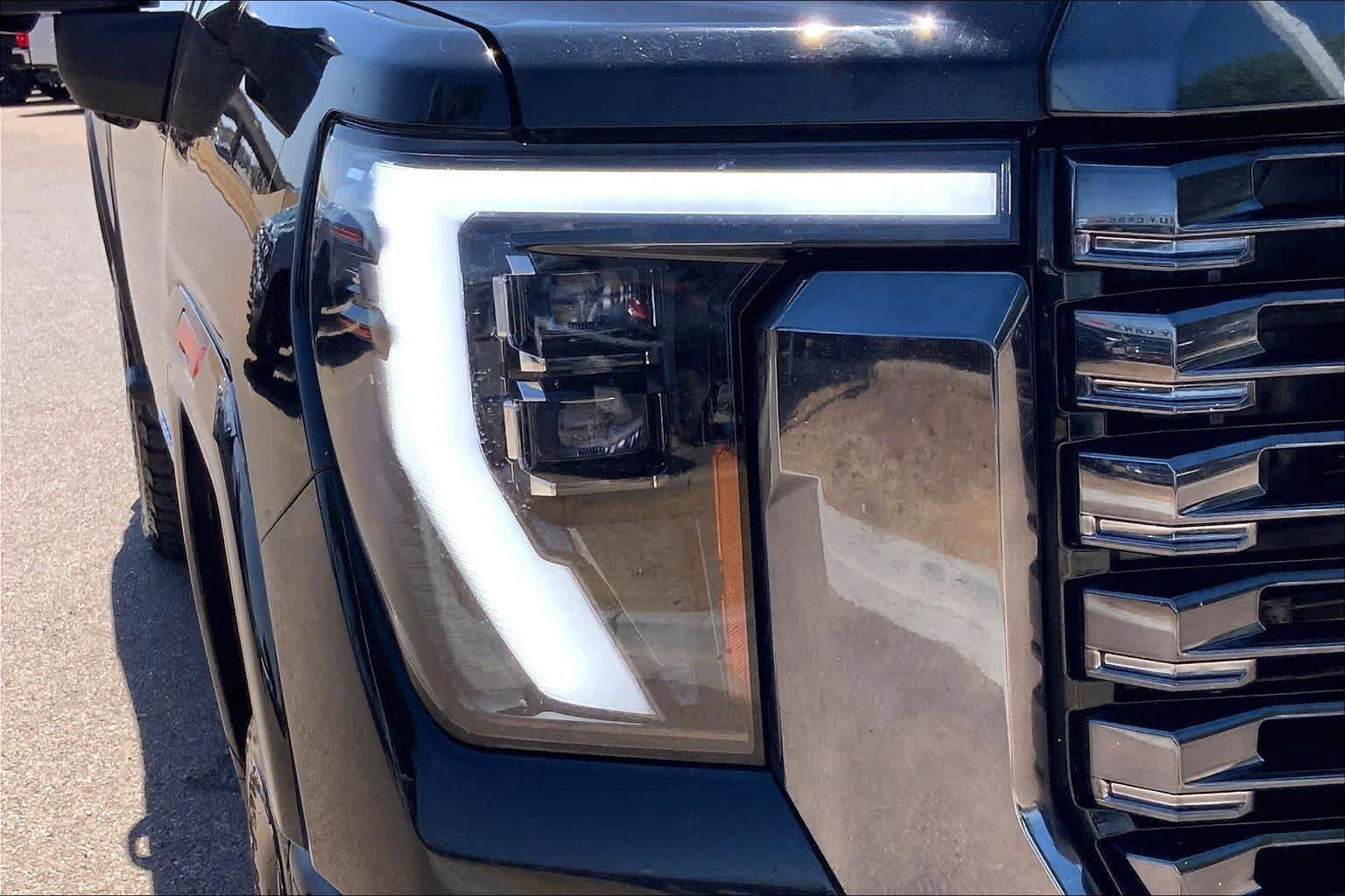 Used 2024 GMC Sierra 2500 Denali Ultimate AWD/4WD image 28