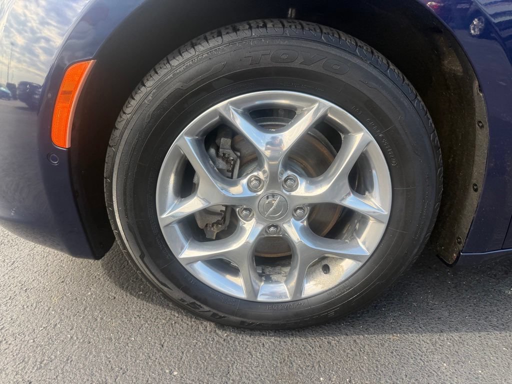 Used 2018 Chrysler Pacifica Limited w/ Advanced Safetytec Group FWD image 14