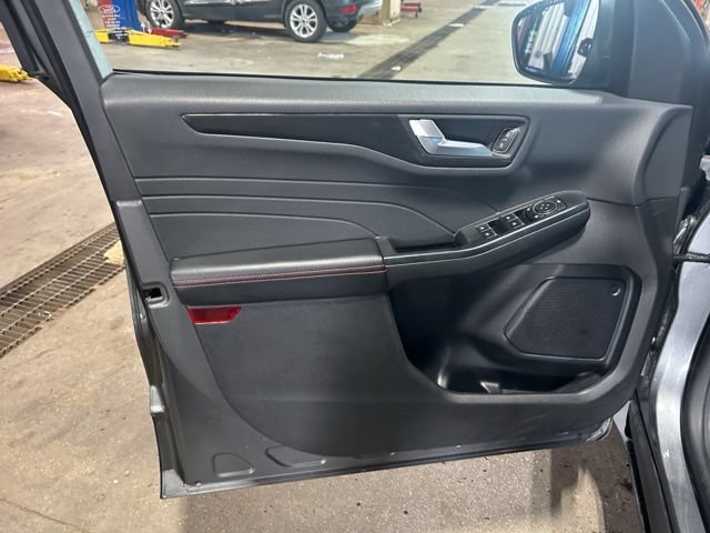 Certified 2025 Ford Escape ST-Line Select AWD/4WD image 16