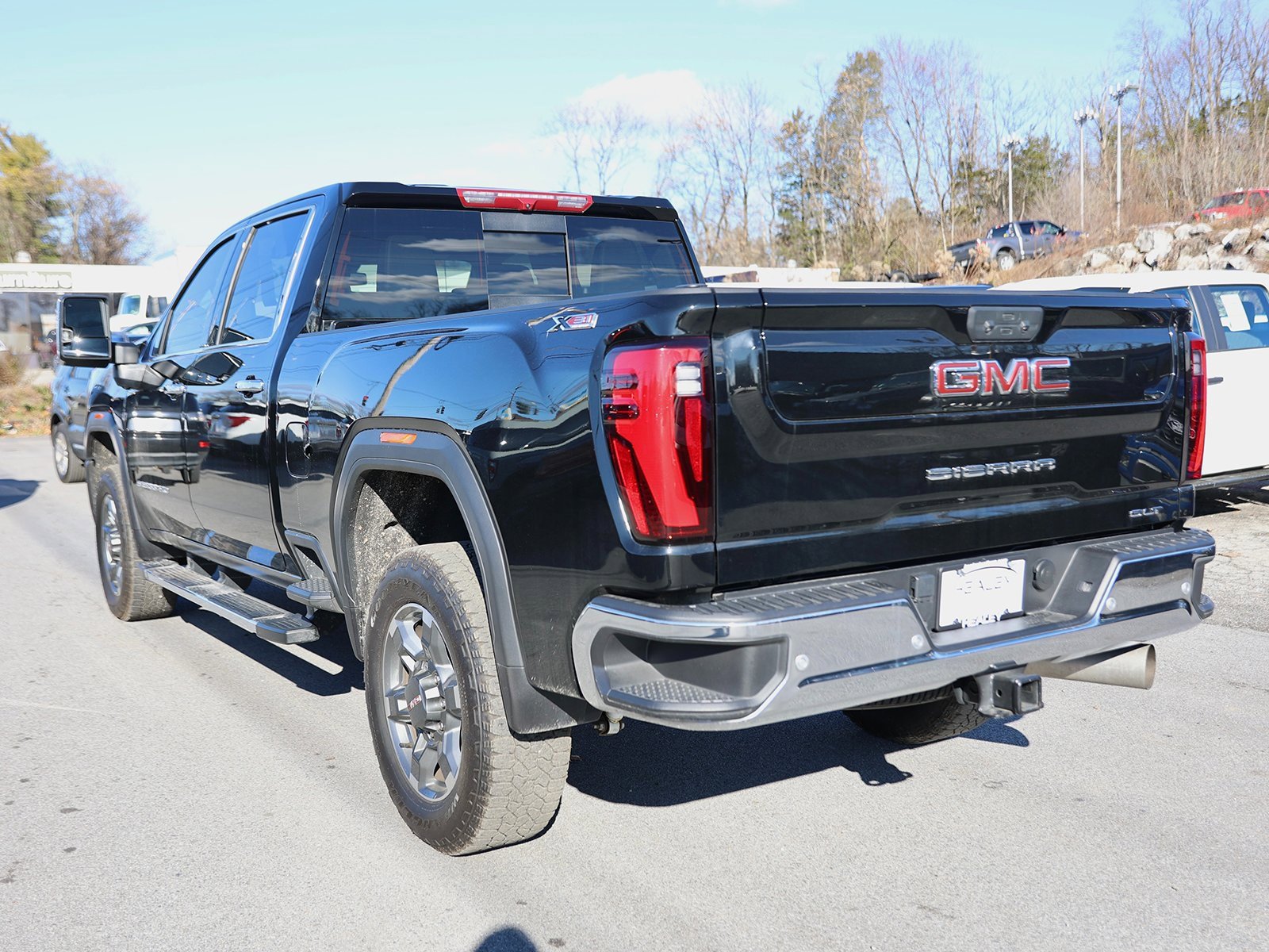 Used 2025 GMC Sierra 2500 SLT w/ SLT Premium Package image 5