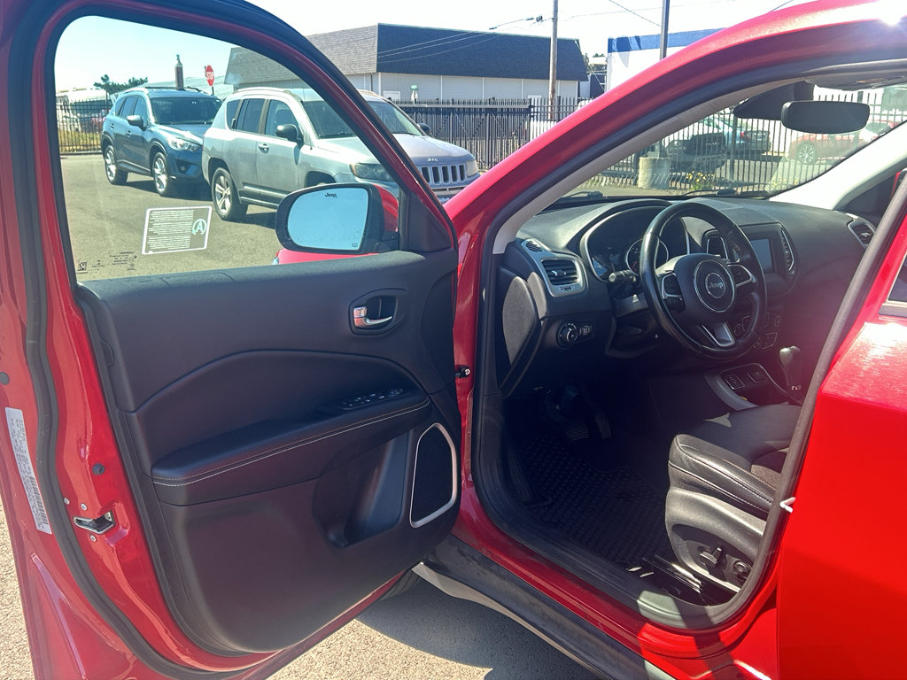 Used 2020 Jeep Compass Latitude w/ Popular Equipment Group FWD image 11