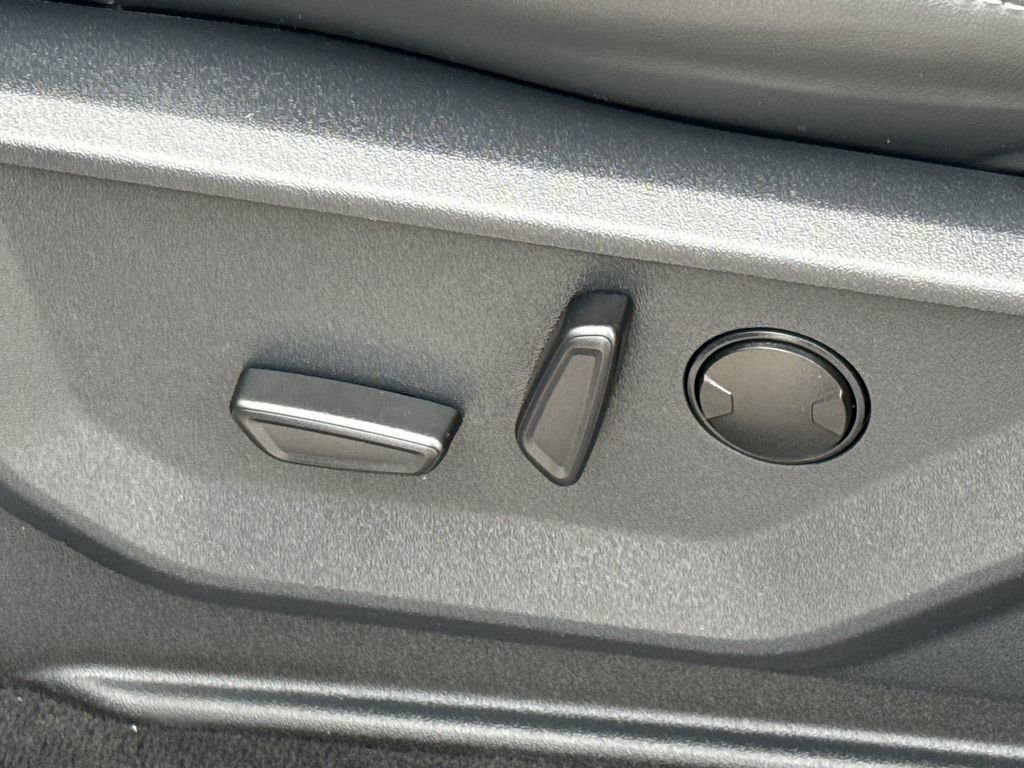 Certified 2025 Ford Expedition Max Platinum image 28