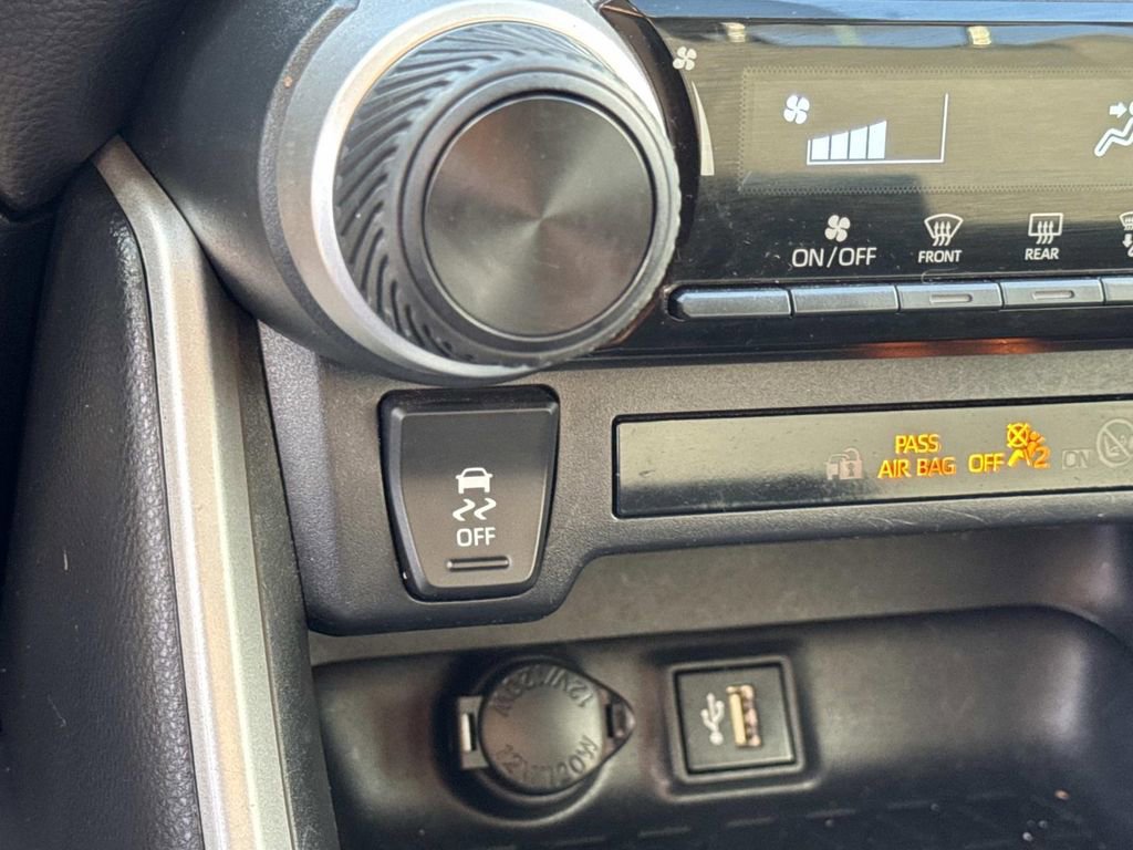 Used 2024 Toyota RAV4 LE image 27