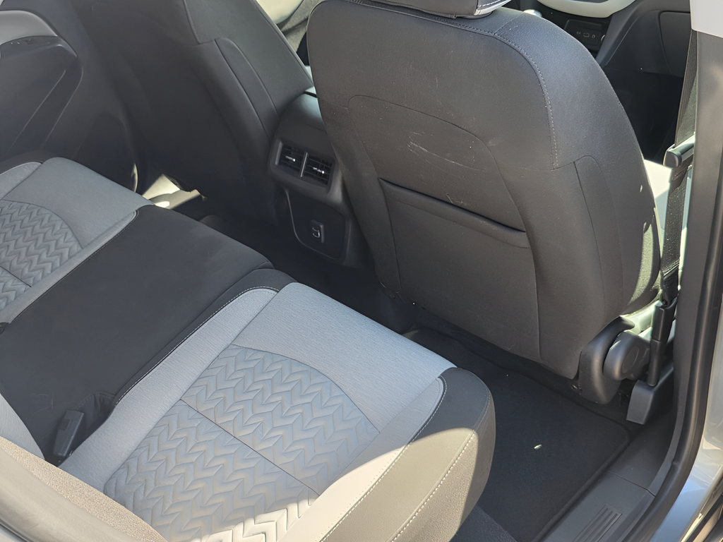 Used 2023 Chevrolet Equinox LT FWD image 30