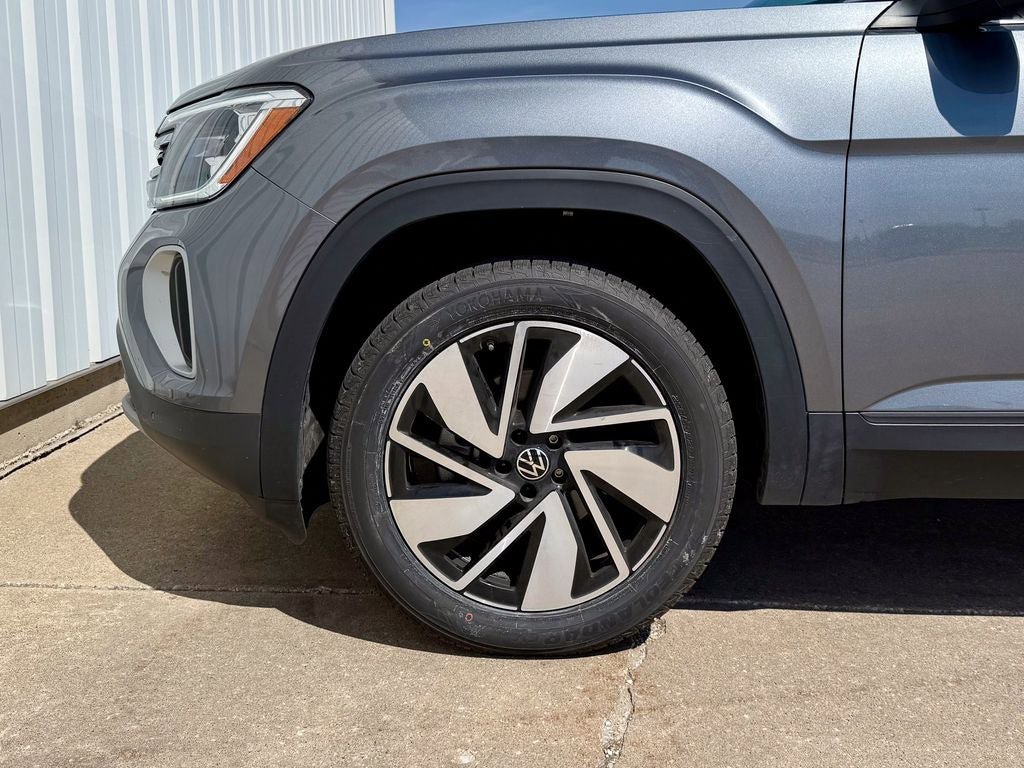Used 2025 Volkswagen Atlas SE AWD/4WD image 36