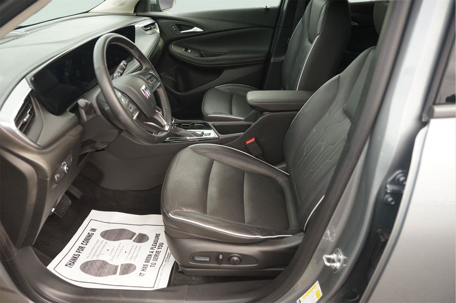 Used 2025 Buick Encore GX Avenir w/ Avenir Technology Package FWD image 9