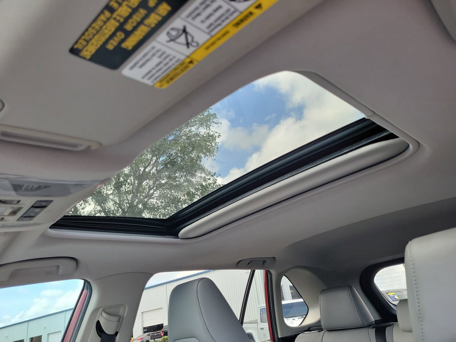 Used 2019 Toyota RAV4 XLE Premium FWD image 31