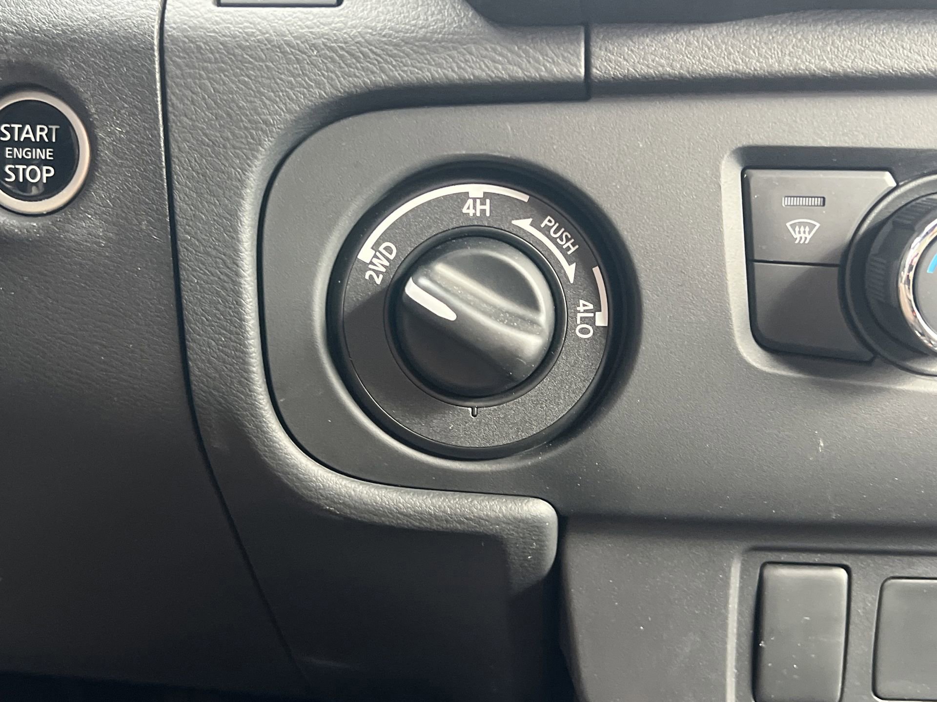 Used 2025 Nissan Frontier PRO-4X image 8