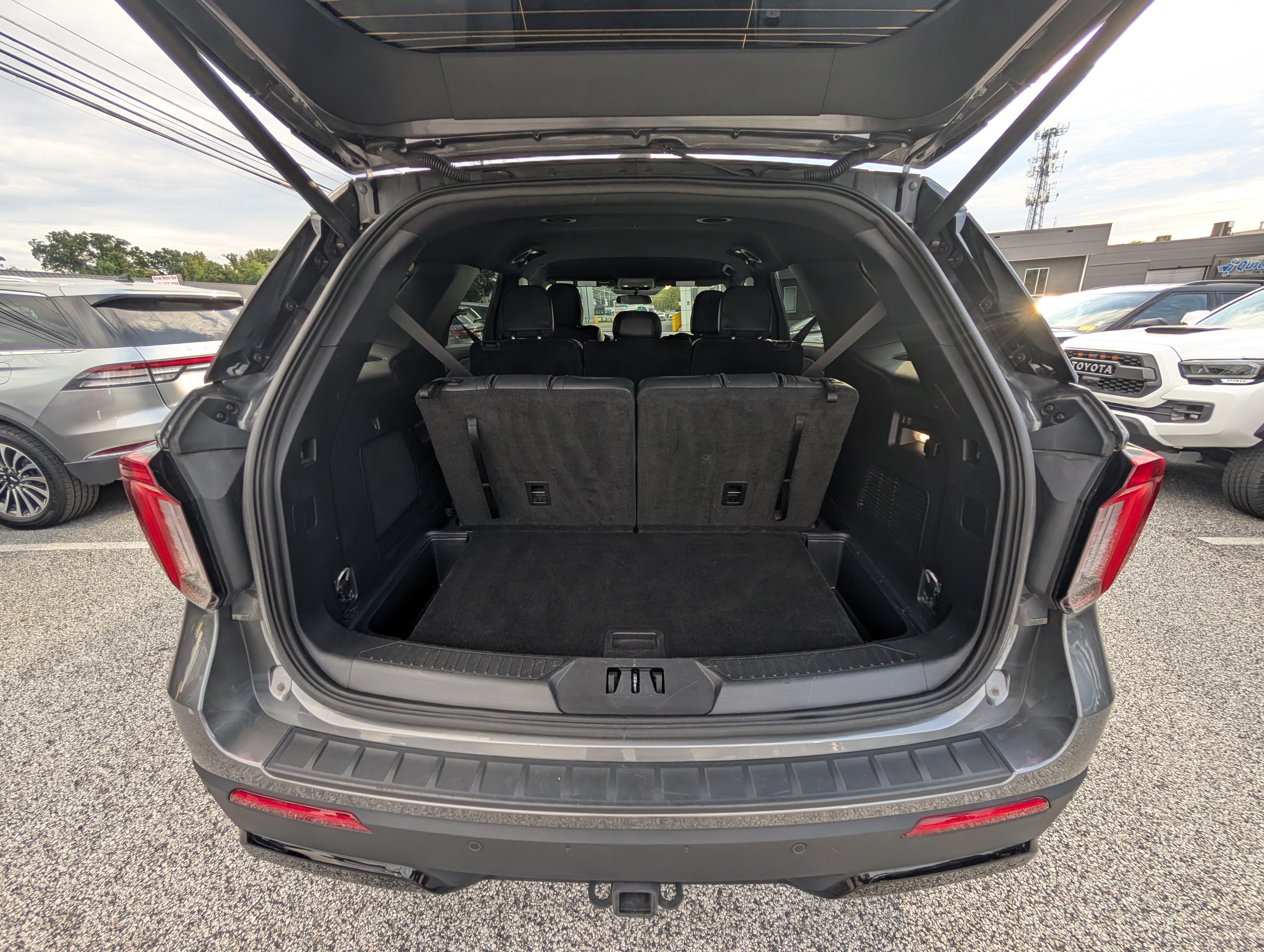 Certified 2025 Ford Explorer ST-Line w/ ST-Line Street Pack AWD/4WD image 15