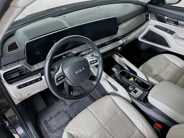 Used 2024 Kia Telluride EX w/ EX Captain's Chair Package FWD image 2