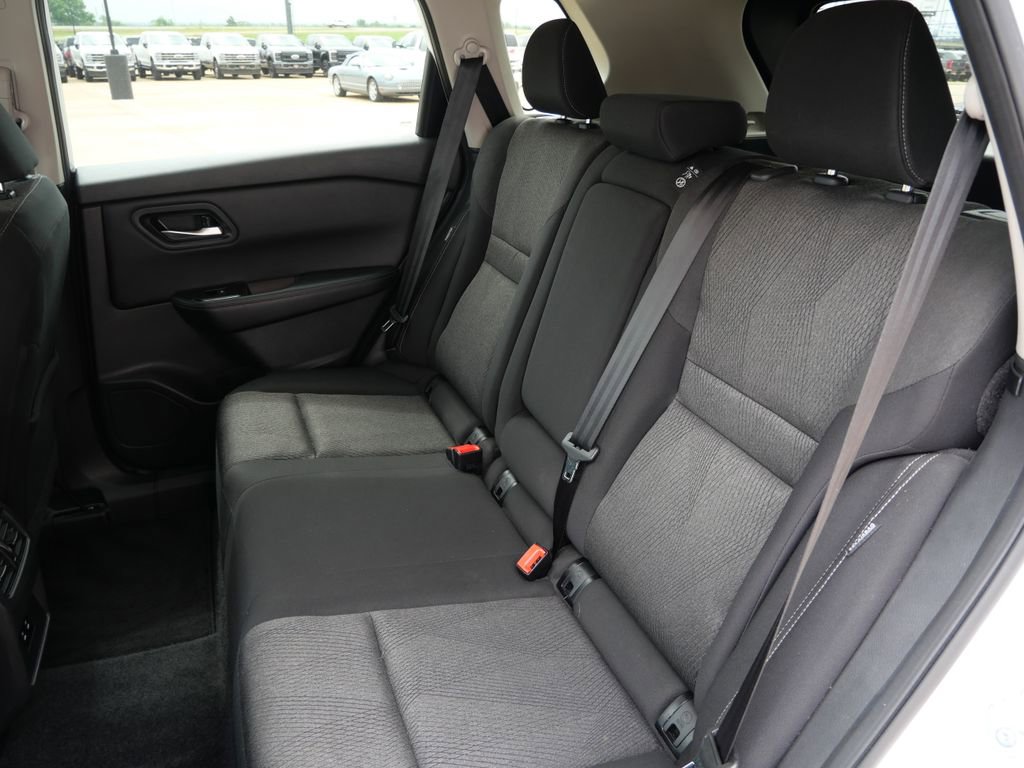 Used 2024 Nissan Rogue SV AWD/4WD image 16