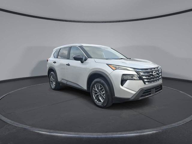 Used 2024 Nissan Rogue S FWD image 2