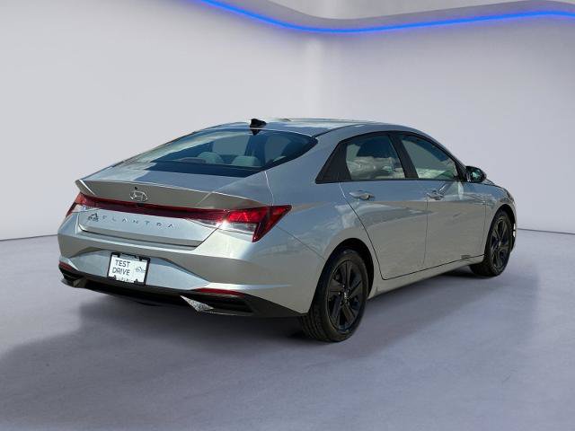 Used 2022 Hyundai Elantra SEL w/ Cargo Package FWD image 5