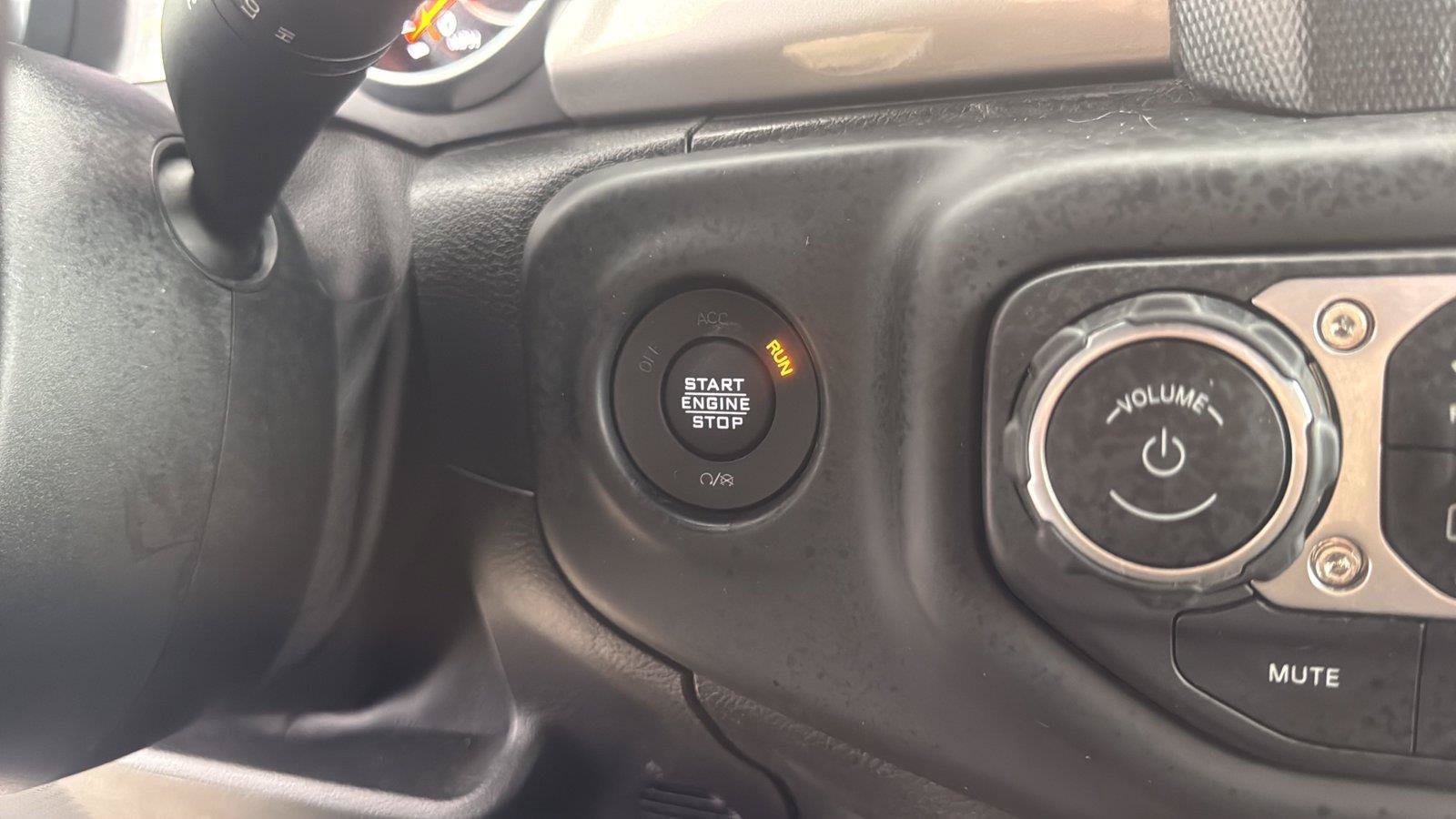 Used 2018 Jeep Wrangler Unlimited Sahara AWD/4WD image 22